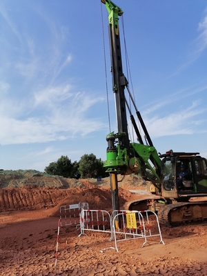Burgu Matkap Kazık Rig Makinesi Toprak Seyahat Hızı 1.5 Km/H 4300 Mm