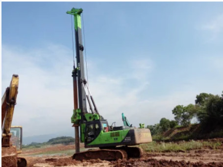 40T Hidrolik Sondaj Kazık Makinası Tysim KR150A 52 / 42m Çap 1300 / 1500mm